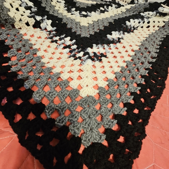 Throws - Picture 3 of 4